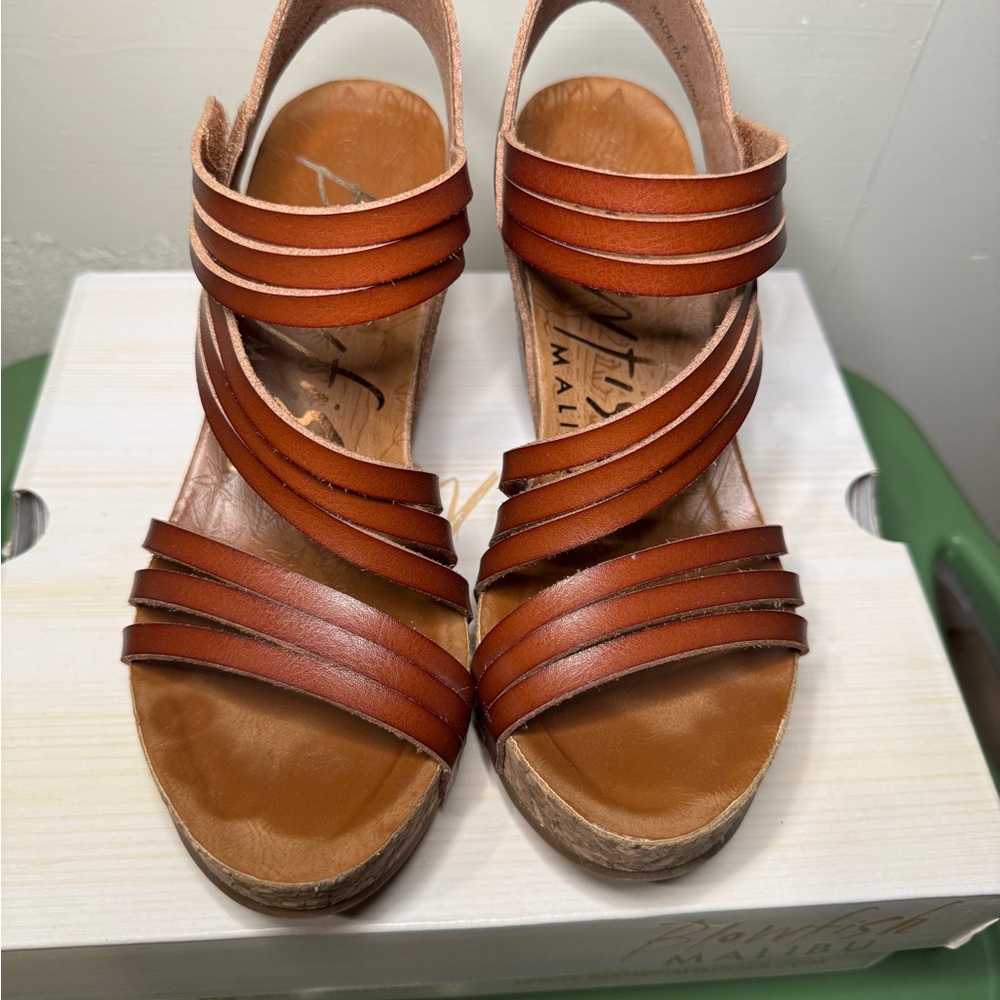 Blowfish Women's Brown Wedge Sandals - Picture 4 of 7